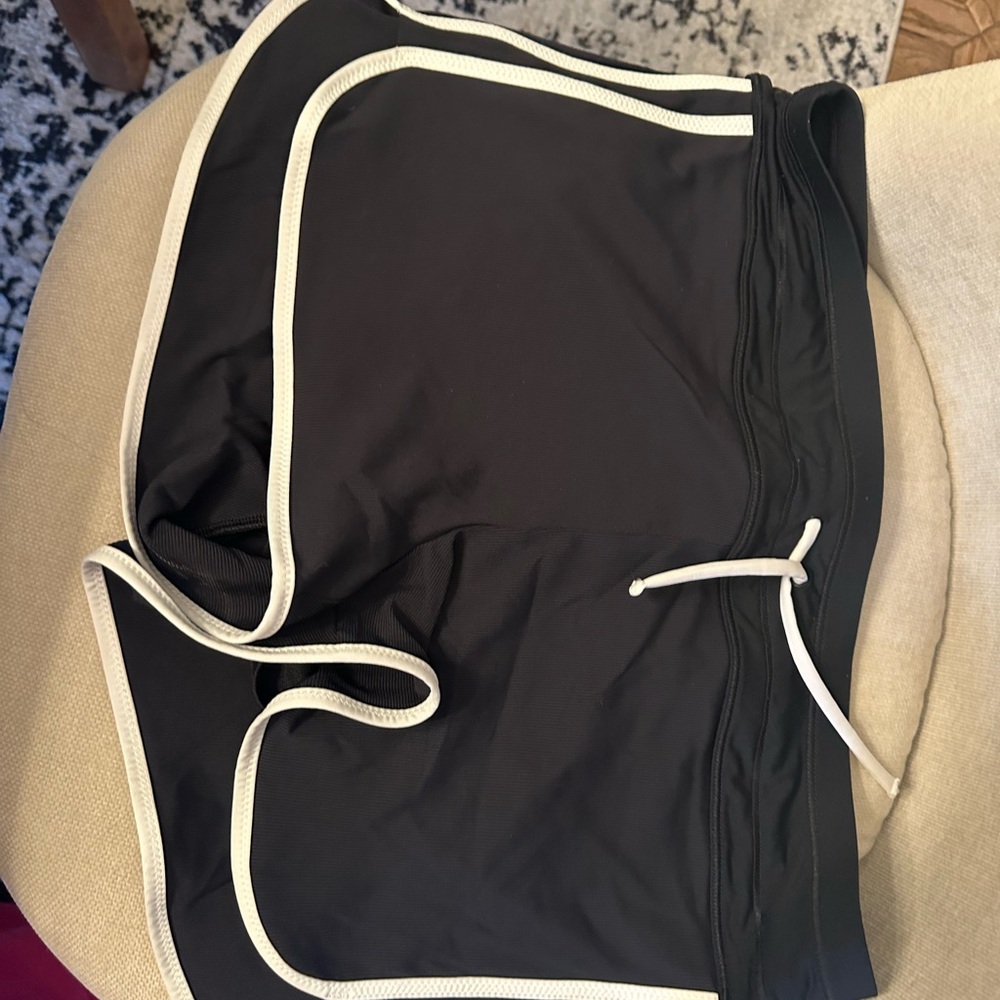Athleta Black and White Women's Shorts